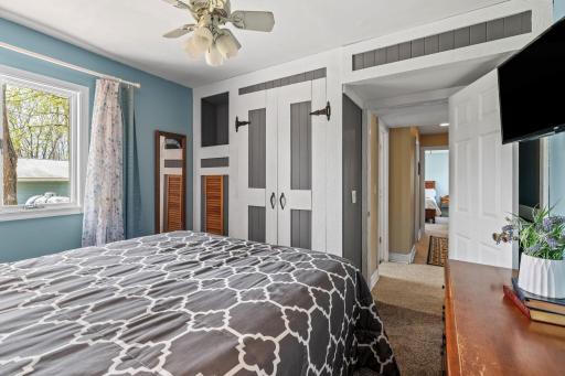Cozy enough for deep sleep after a full day on the water, bright enough to welcome the morning light. This bedroom strikes the perfect balance between retreat and refresh.
