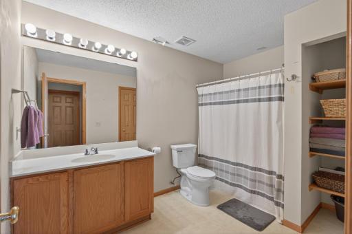 8983 Sawgrass Glen N, Maple Grove, MN 55311