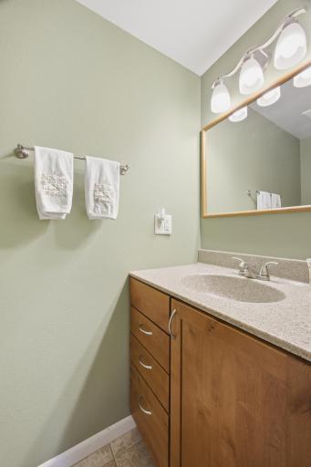 2913 11th Street S, Fargo, ND 58103