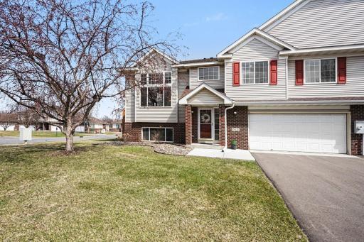 Lovely updated Wensmann built updated townhome in Rosemount.