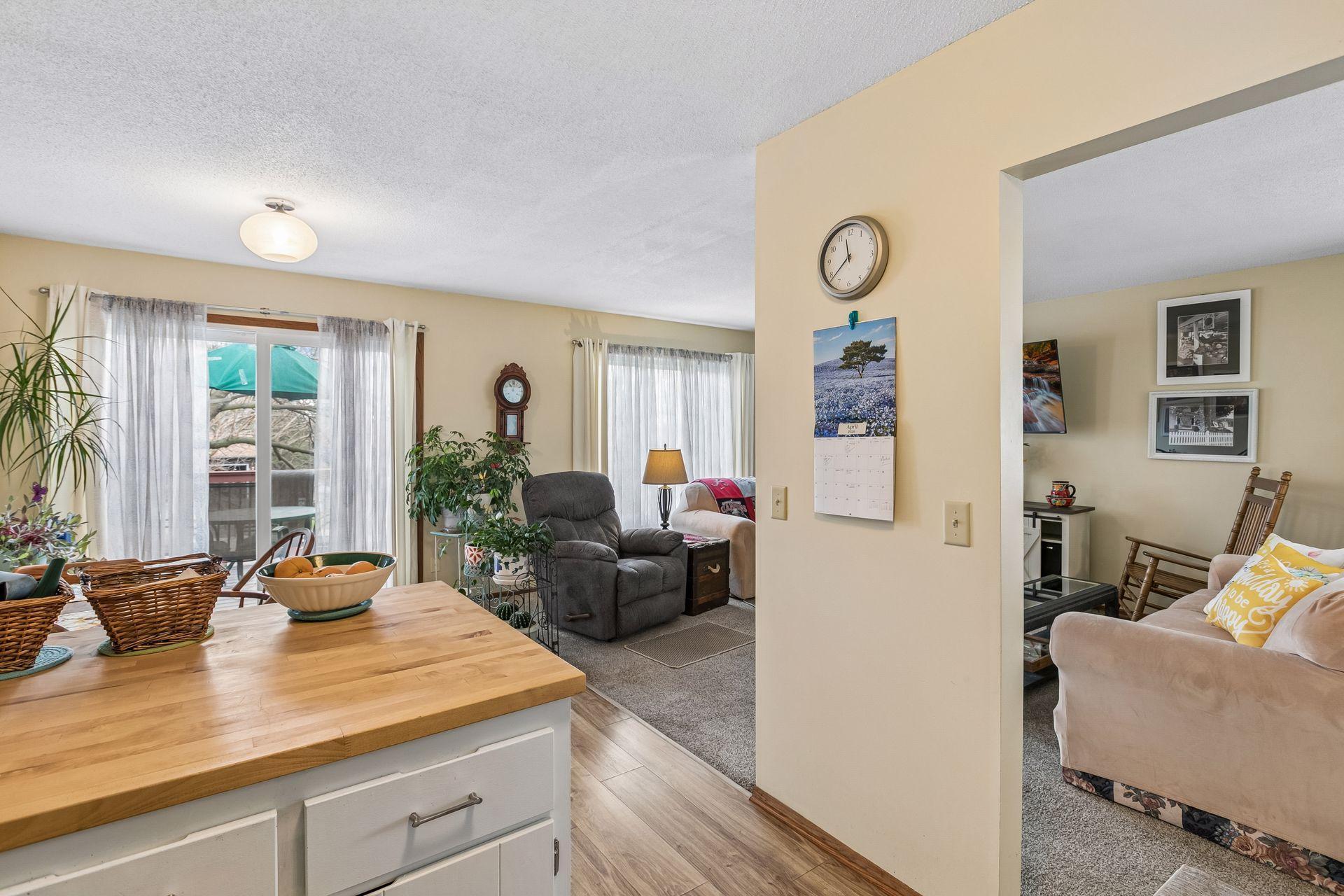 Kitchen/ dining room living room flow well together