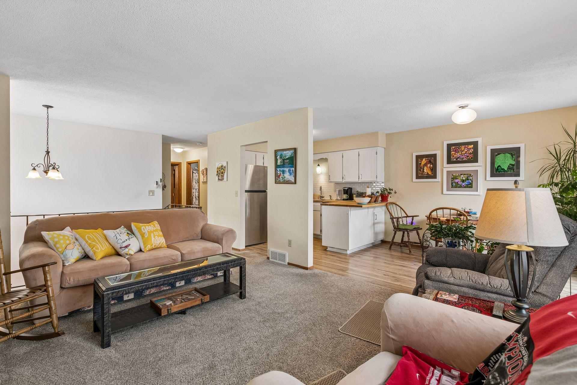 Great flowing space - dining area off kitchen