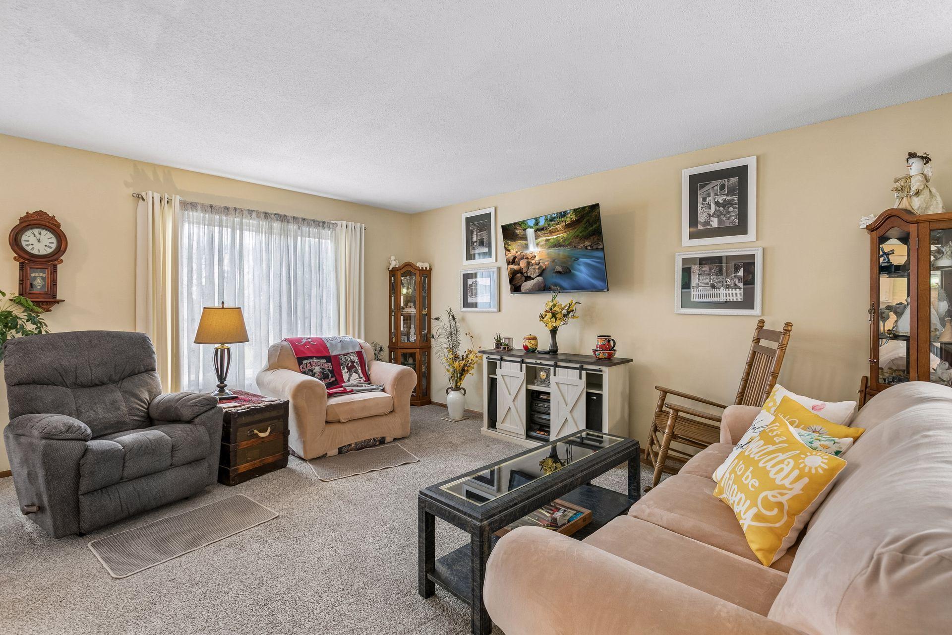 Spacious living room