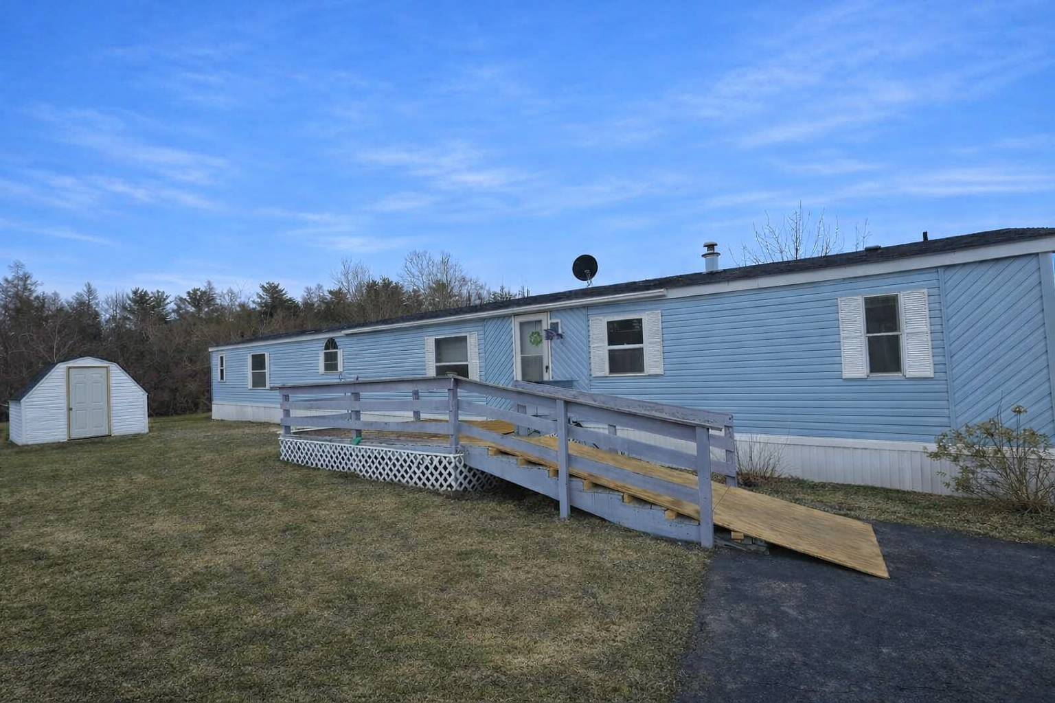 A view of the front of the home.