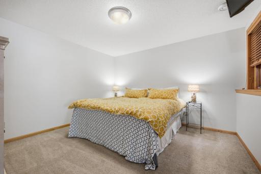 11503 Armstrong Court, Inver Grove Heights, MN 55077