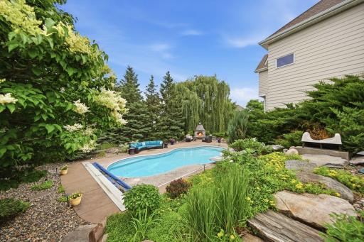 11503 Armstrong Court, Inver Grove Heights, MN 55077