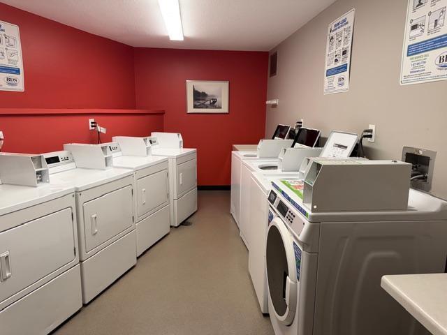 1Coin-operated Laundry Room