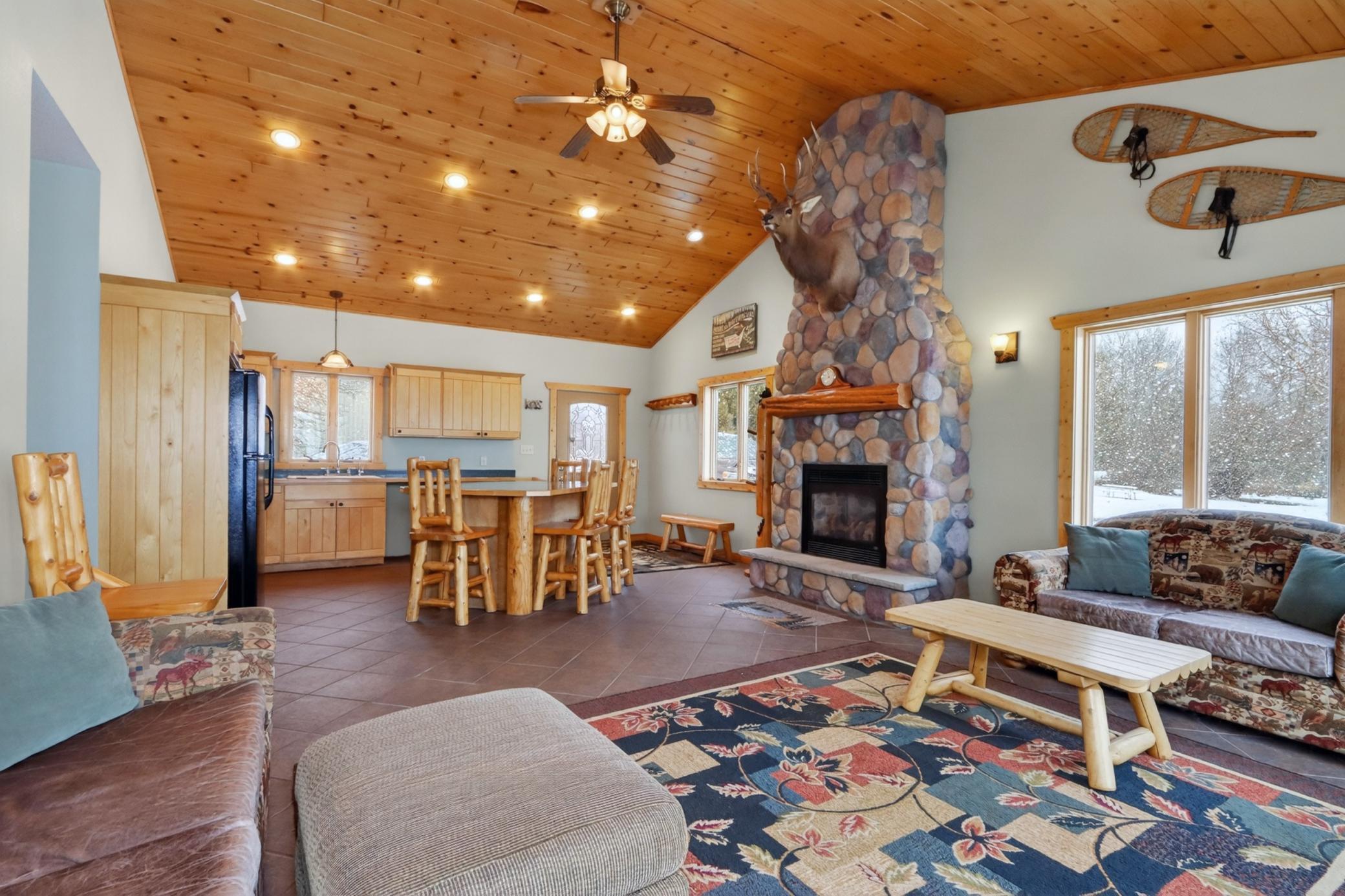 GREAT ROOM & KITCHEN