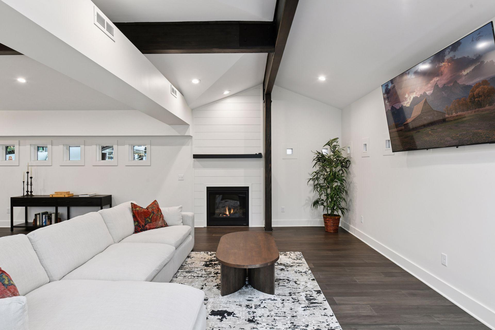 4945 Glen Elyn Road - Spacecrafting - 0019.jpg