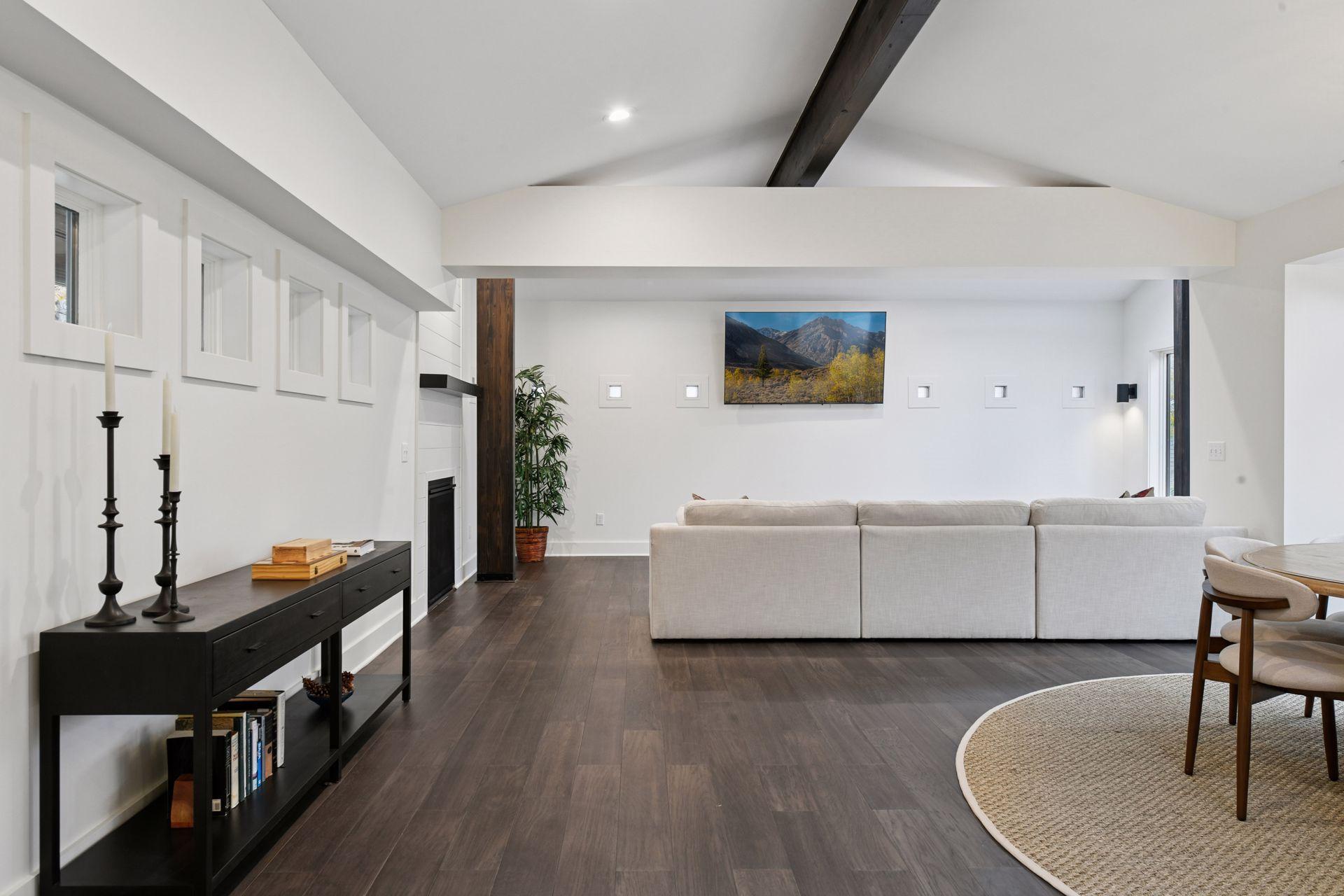 4945 Glen Elyn Road - Spacecrafting - 0011.jpg