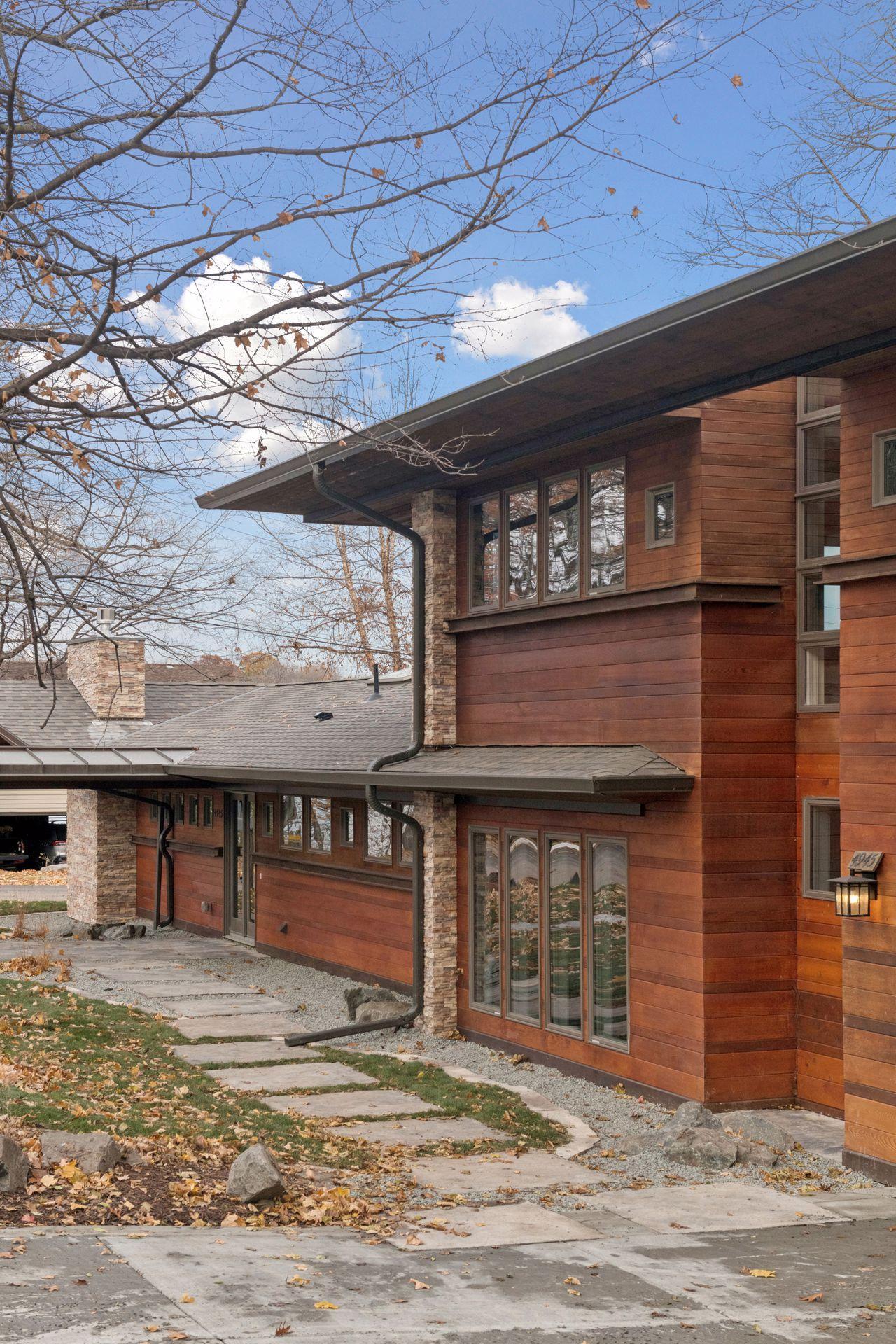 4945 Glen Elyn Road - Spacecrafting - 0004.jpg