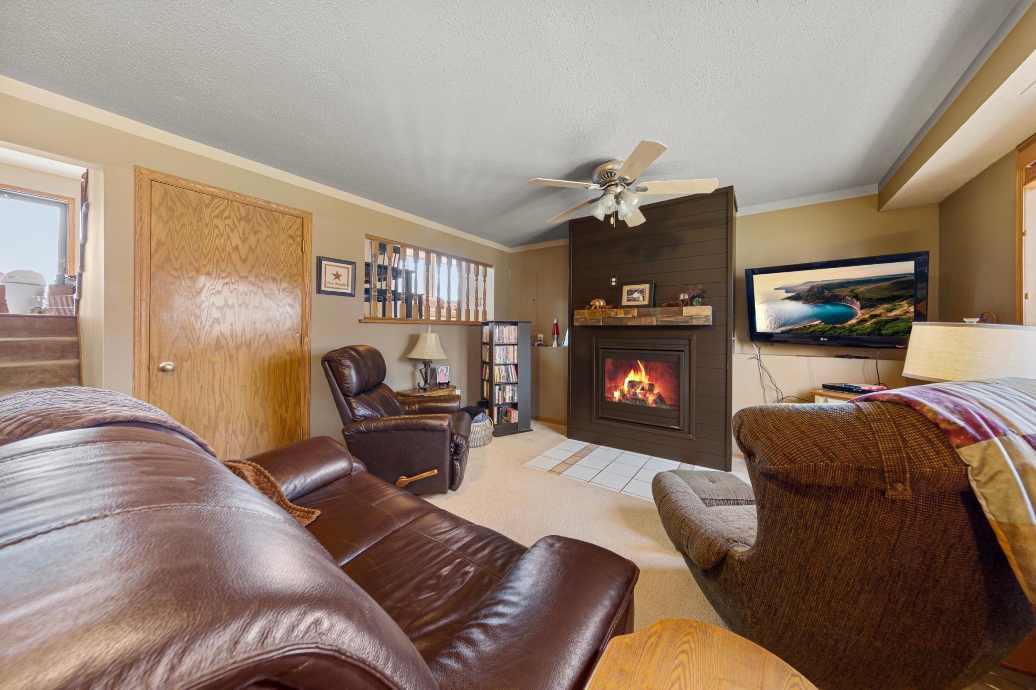 32 family room_lower.jpg