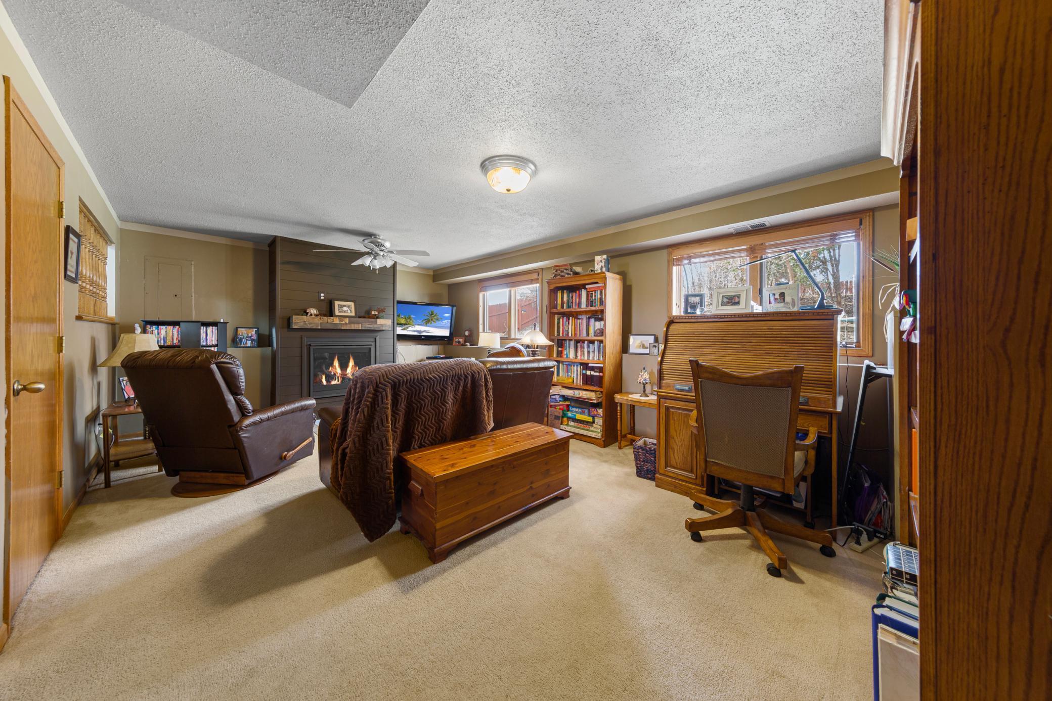 34 family room_lower.jpg