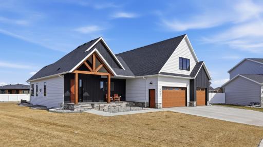 3632 Crimson Loop S, Fargo, ND 58104