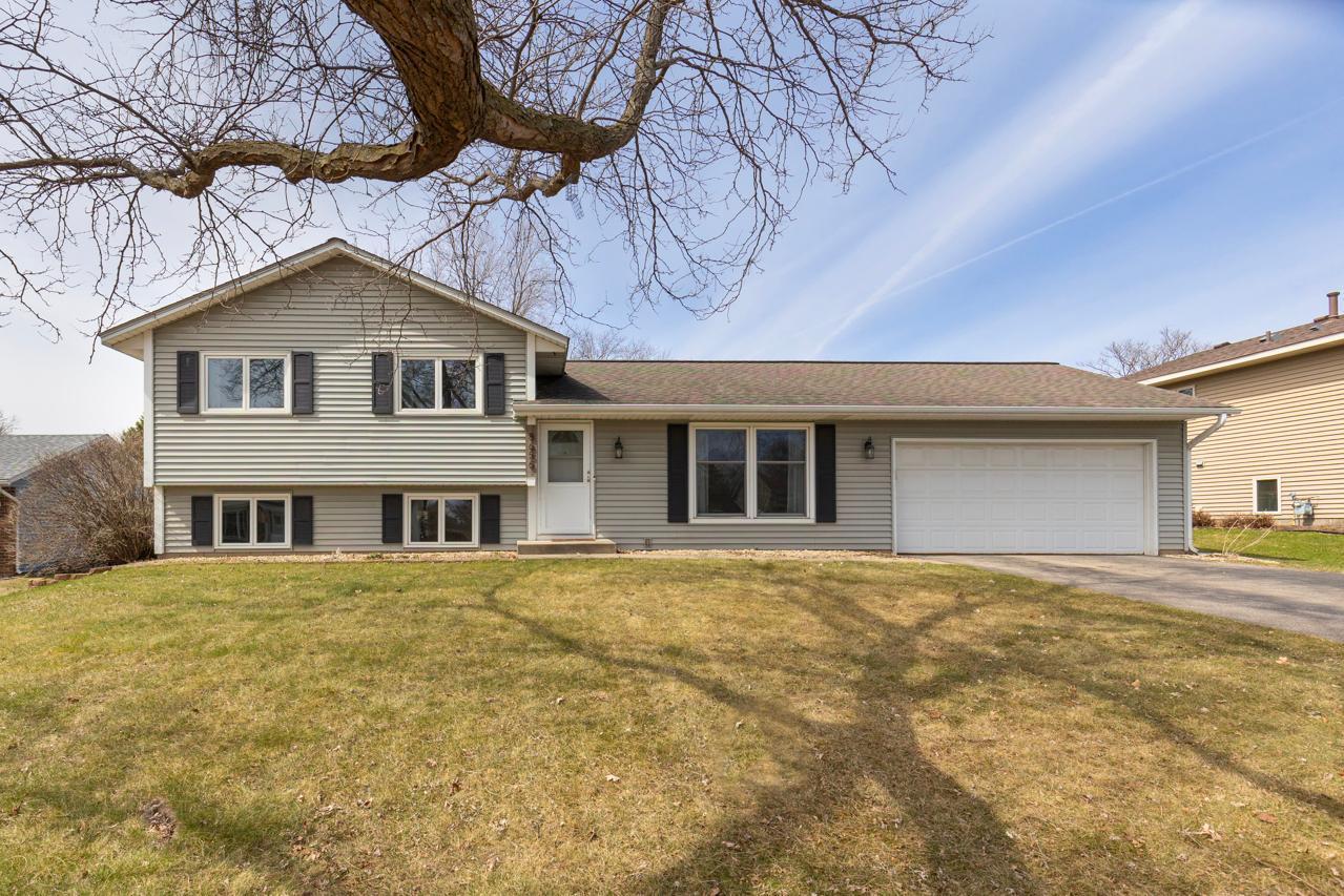 Welcome Home to 8656 Ivywood Ave!