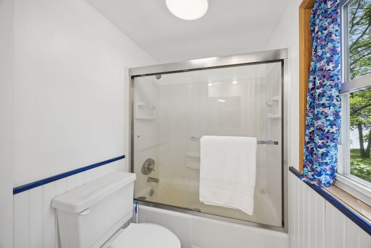 Upper Level Full Bath