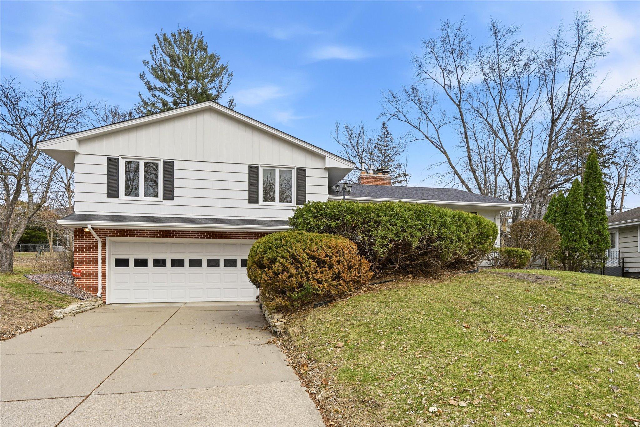 Wonderful, walkable neighborhood, right near Park Spanish Immersion!