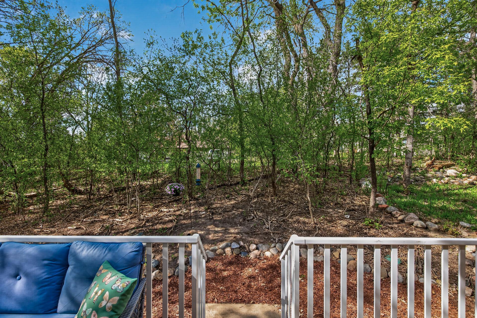 End unit with privacy!