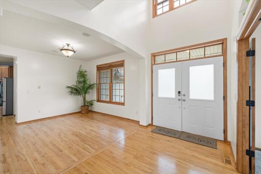 10803 Hawthorn Trail, Woodbury, MN 55129