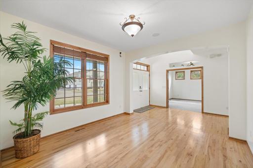 10803 Hawthorn Trail, Woodbury, MN 55129