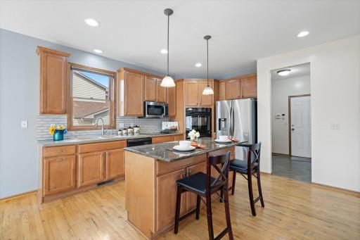 10803 Hawthorn Trail, Woodbury, MN 55129