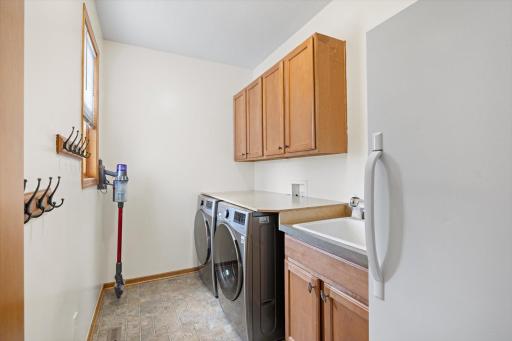 10803 Hawthorn Trail, Woodbury, MN 55129