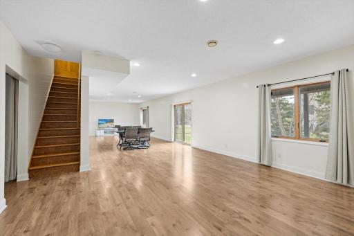 10803 Hawthorn Trail, Woodbury, MN 55129