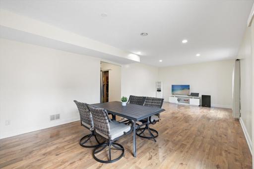 10803 Hawthorn Trail, Woodbury, MN 55129