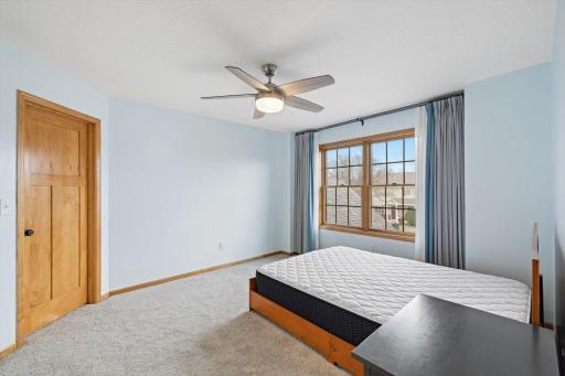 10803 Hawthorn Trail, Woodbury, MN 55129