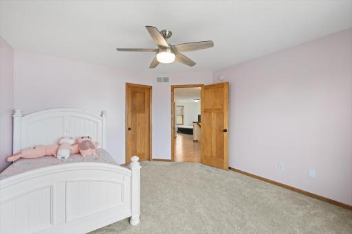 10803 Hawthorn Trail, Woodbury, MN 55129