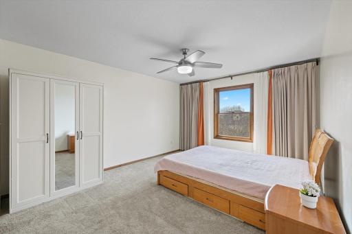 10803 Hawthorn Trail, Woodbury, MN 55129