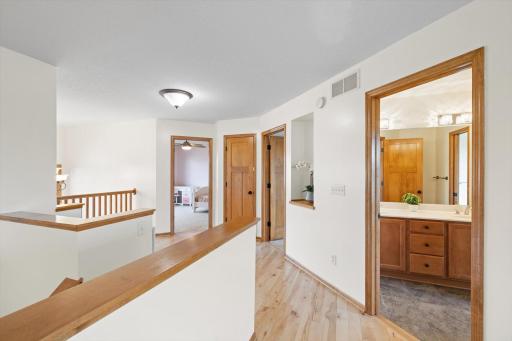 10803 Hawthorn Trail, Woodbury, MN 55129