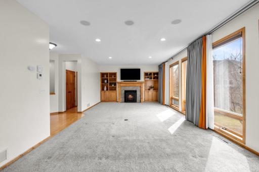 10803 Hawthorn Trail, Woodbury, MN 55129