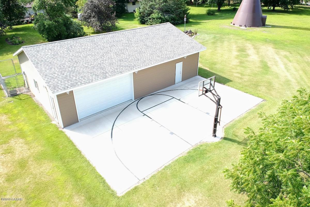 Detached garage/shop 32' x 48'