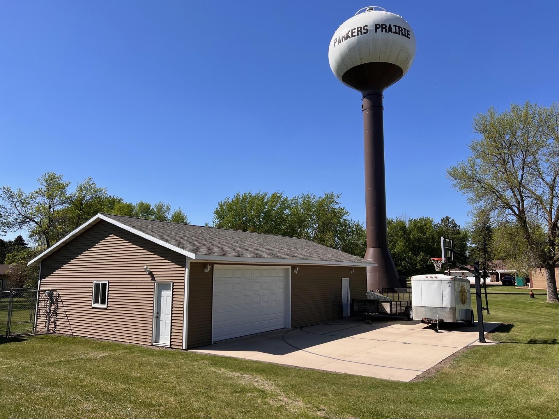 Detached heated garage/shop