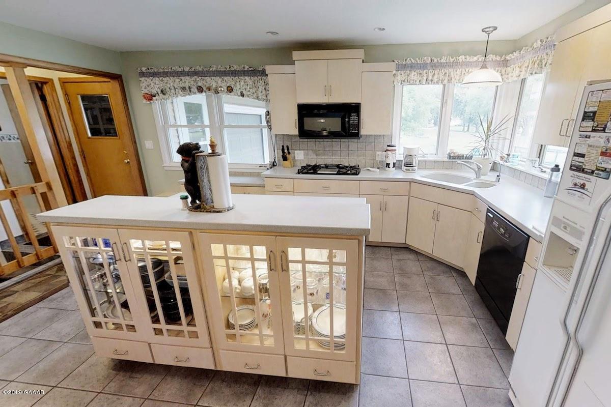 Kitchen center island