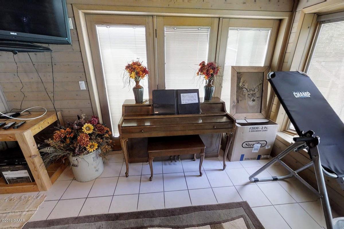 4 season porch with pool access