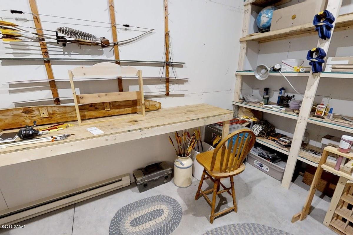 Detached garage / bow shop