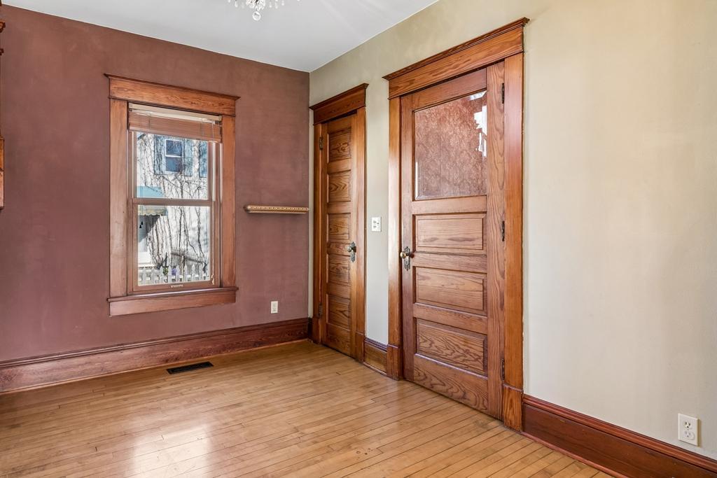 06 spacious foyer.jpg