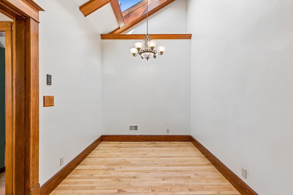 22 informal dinging area.jpg