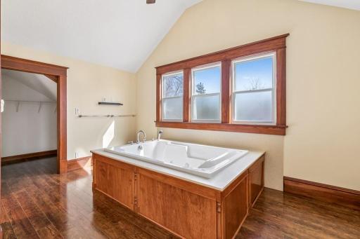 8675 Upper 206th Street W, Lakeville, MN 55044