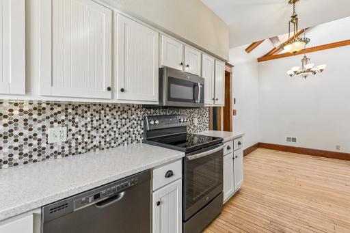 8675 Upper 206th Street W, Lakeville, MN 55044