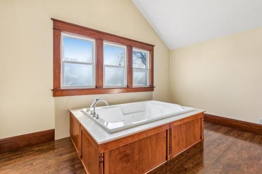 8675 Upper 206th Street W, Lakeville, MN 55044