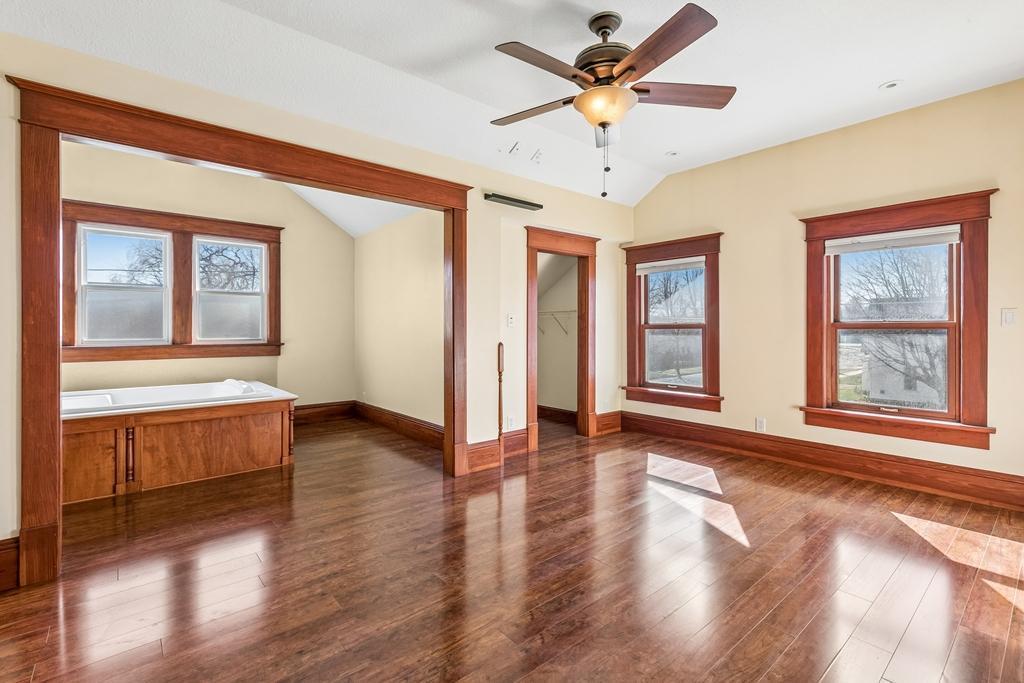 39 upper primary ensuite bedroom.jpg