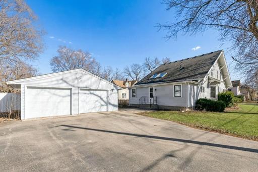 8675 Upper 206th Street W, Lakeville, MN 55044