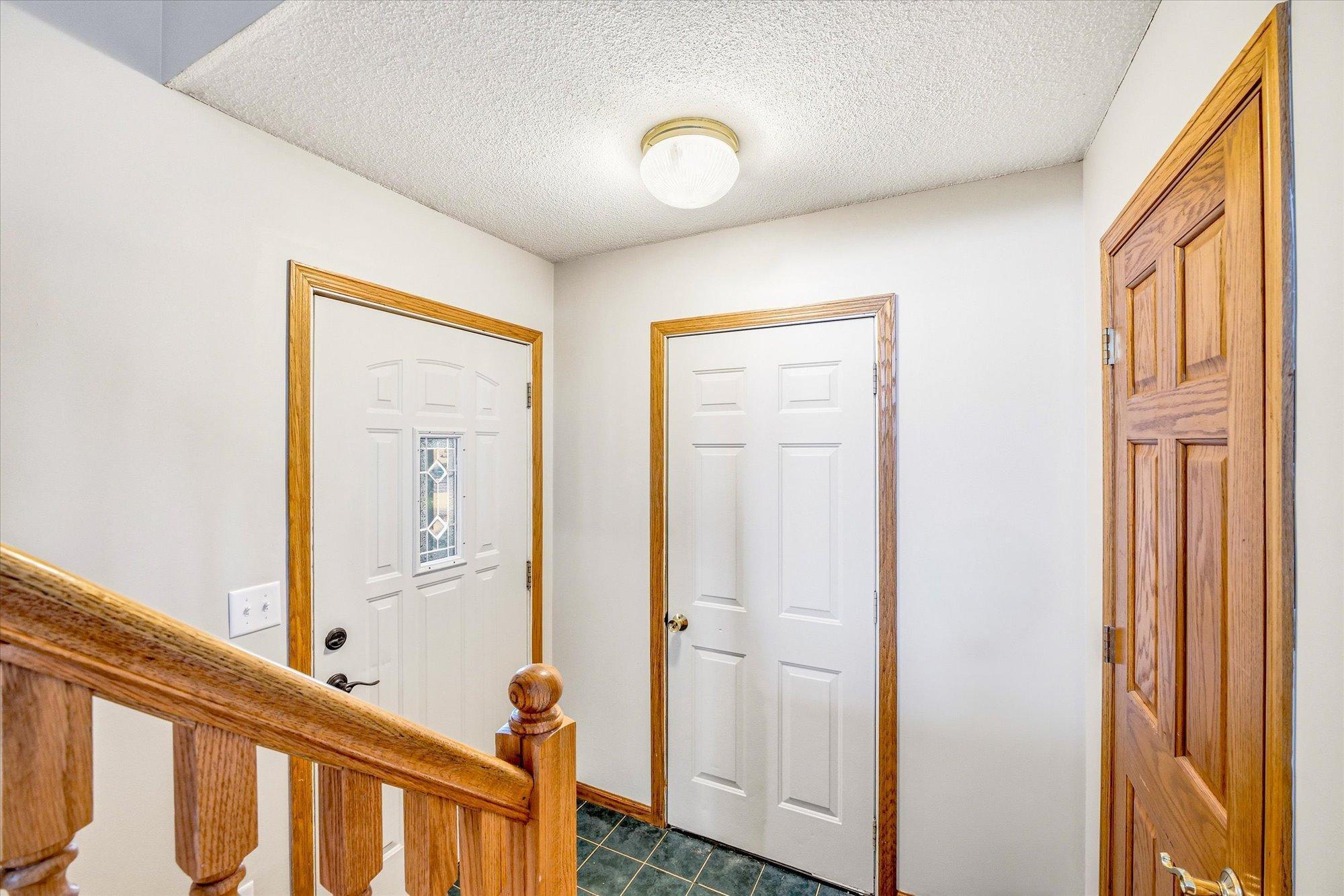 Split Entry with nice closet