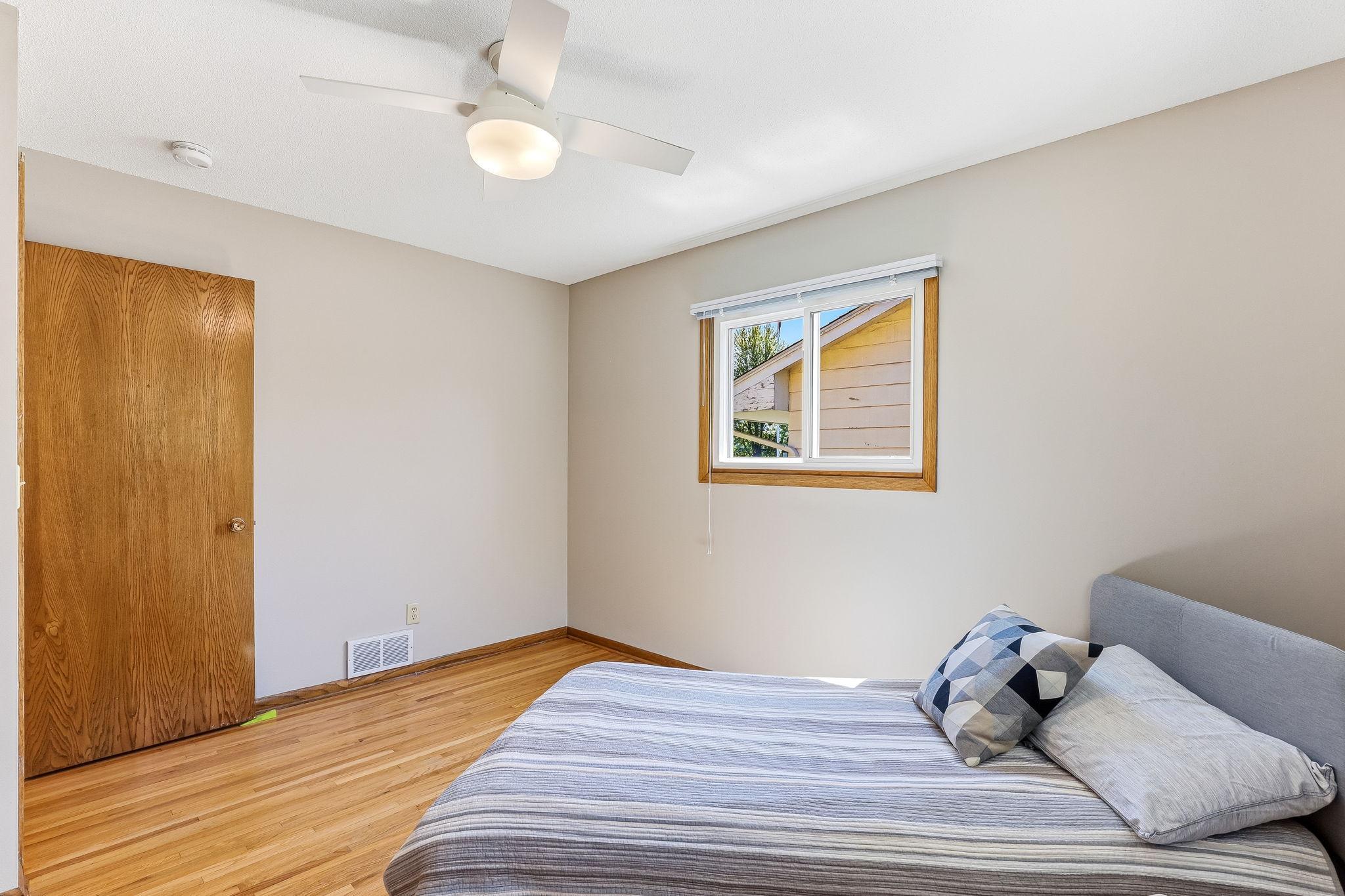 17-web-or-mls-4715-Sharon-Ln-17.jpg