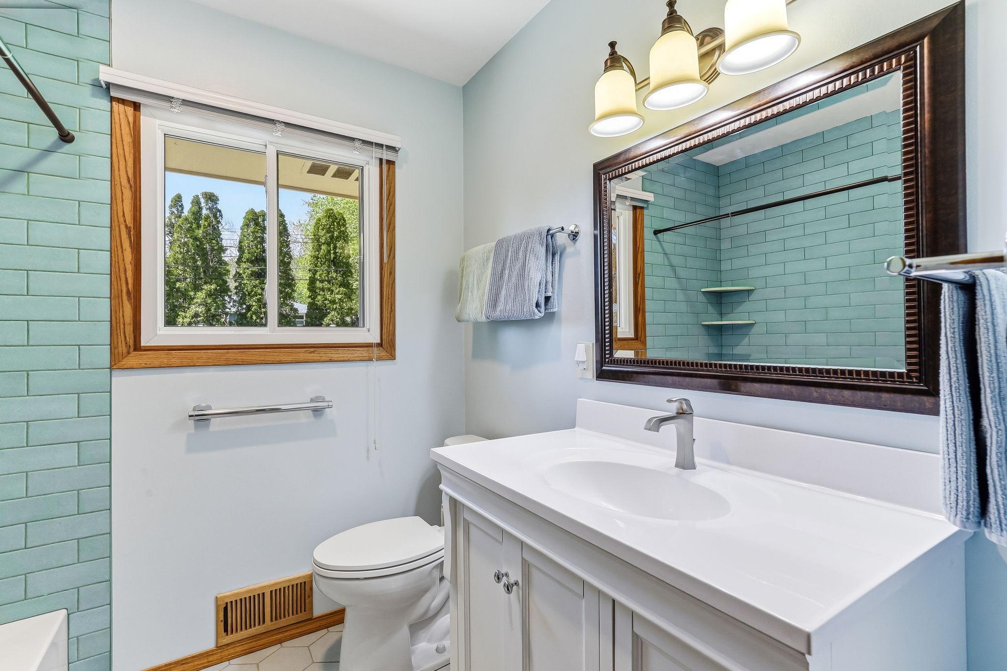 18-web-or-mls-4715-Sharon-Ln-18.jpg