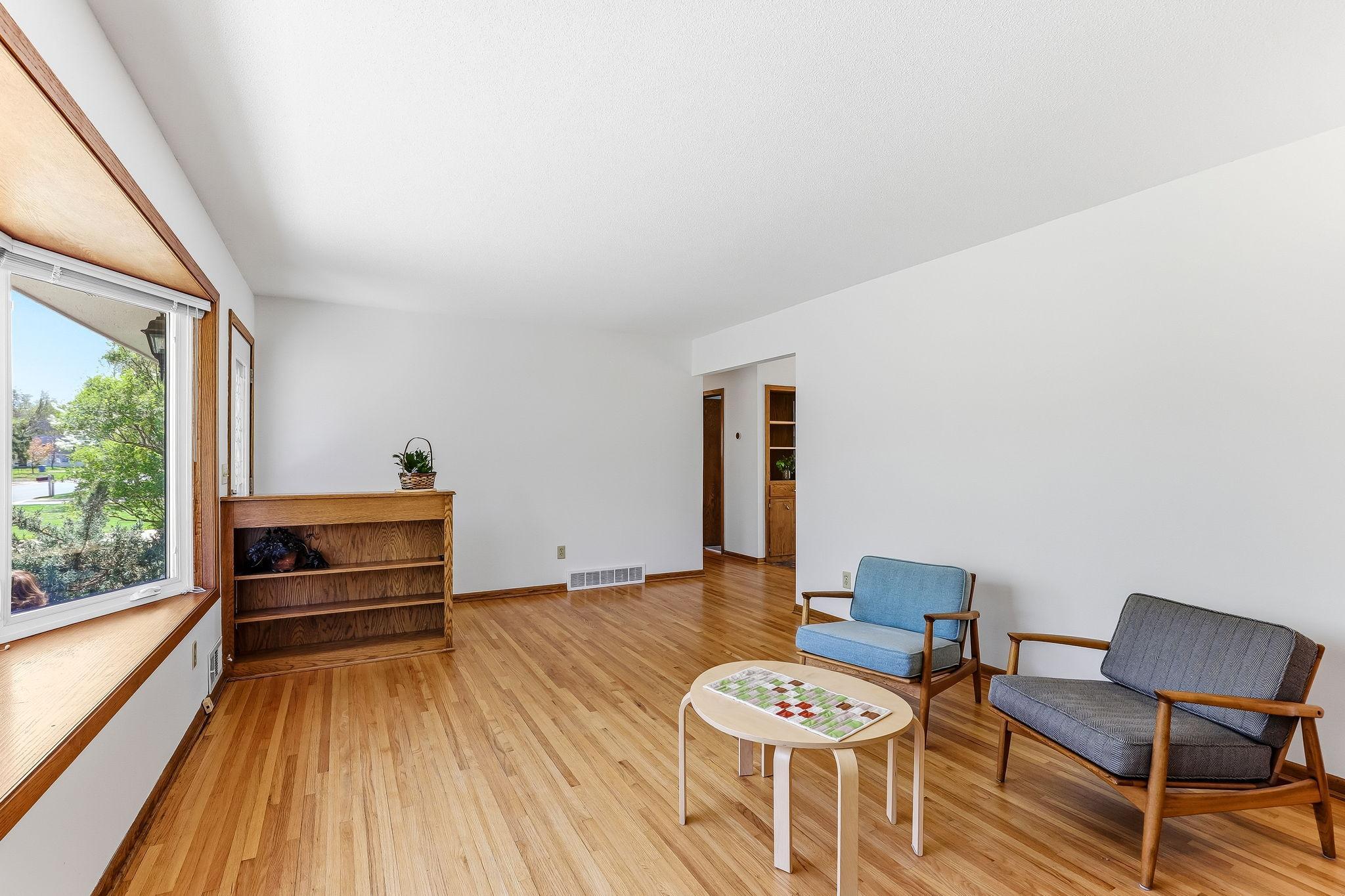 6-web-or-mls-4715-Sharon-Ln-06.jpg