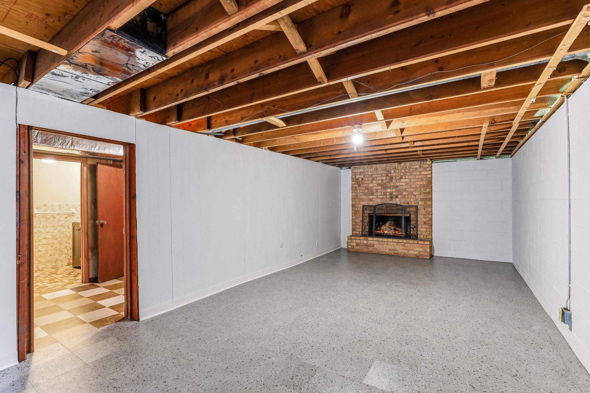 24-web-or-mls-4715-Sharon-Ln-24.jpg